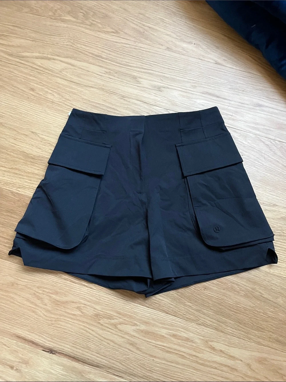 lululemon Women’s Relaxed Fit Super High Rise Black Cargo Shorts 4’ size 8